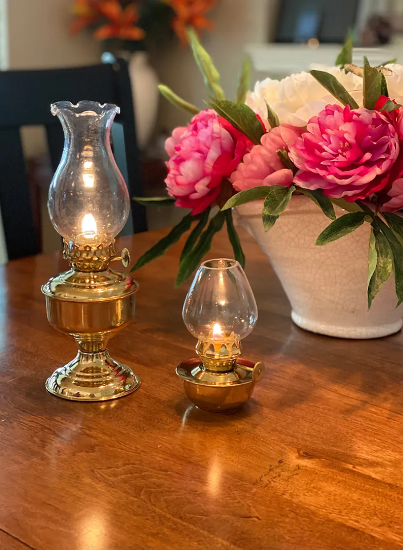 9.5in Tall Heritage Brass Table Oil Lamp