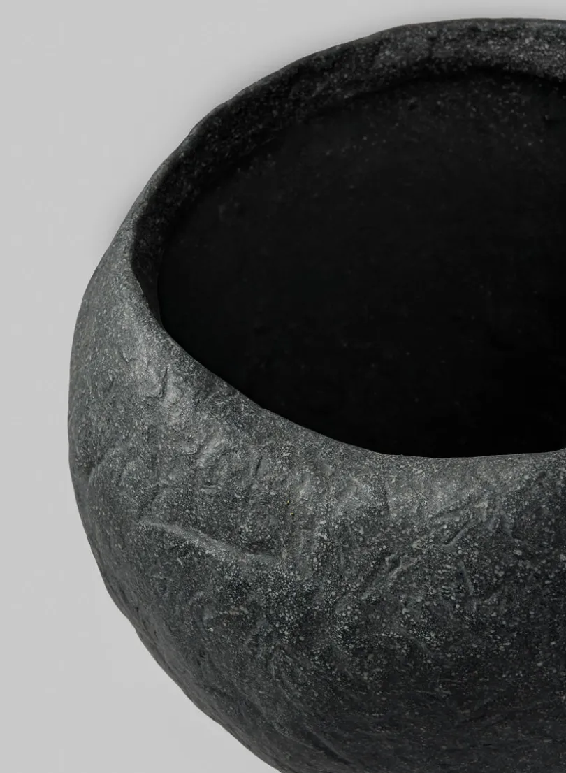 Shirak Poly-Stone Rough Black Planter