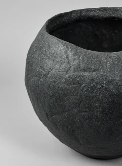 Shirak Poly-Stone Rough Black Planter